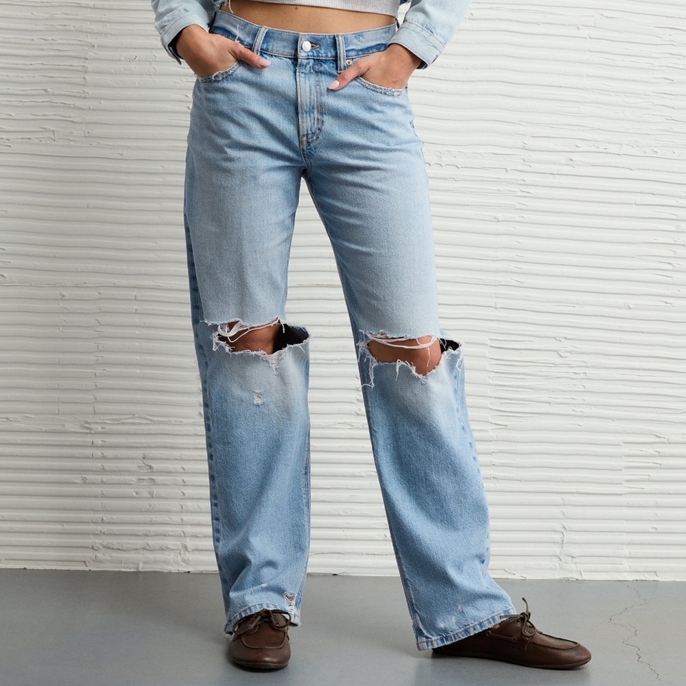 AMERICAN EAGLE | Strigid Curvy Ripped High-Waisted Stovepipe Jean